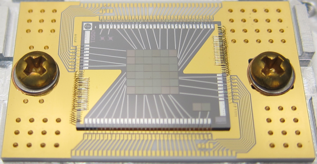 XRISM/resolveに搭載されているカロリー計。装置に統合される前の格納容器に写っている写真